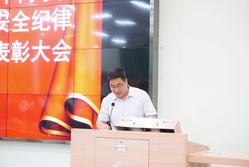 学生处黄国富副处长主持大会 williamhill英国官网